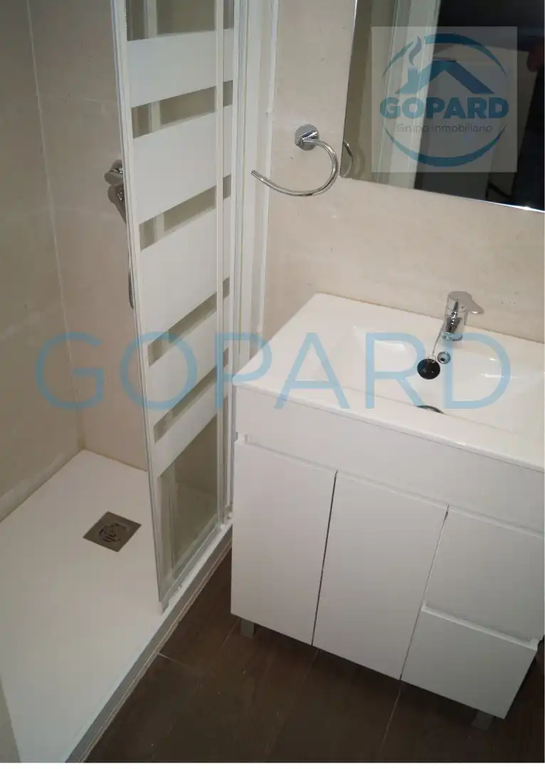 Bany de Dúplex de lloguer en Villanueva de la Cañada amb Aire condicionat, Calefacció i Moblat