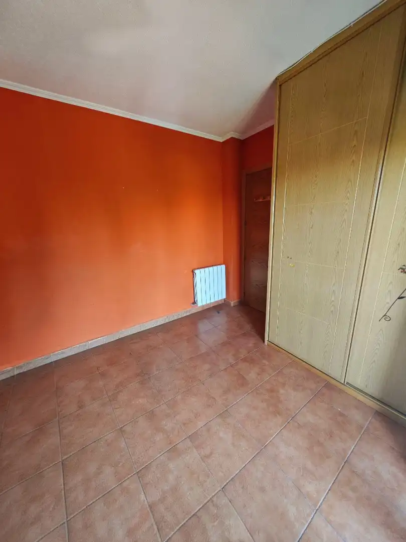 Habitación de Casa adosada en venta en Toledo con Aire acondicionado, Calefacción y Horno