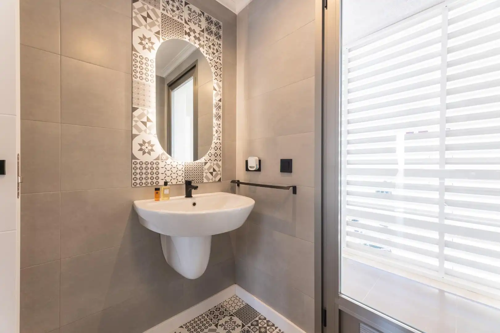Bathroom of Apartments for rent in Calpe / Calp  with Air Conditioner, Parquet flooring and Terrace