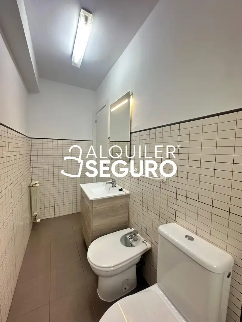 Badezimmer von Wohnung zur Miete in Madrid mit Heizung und Terrasse