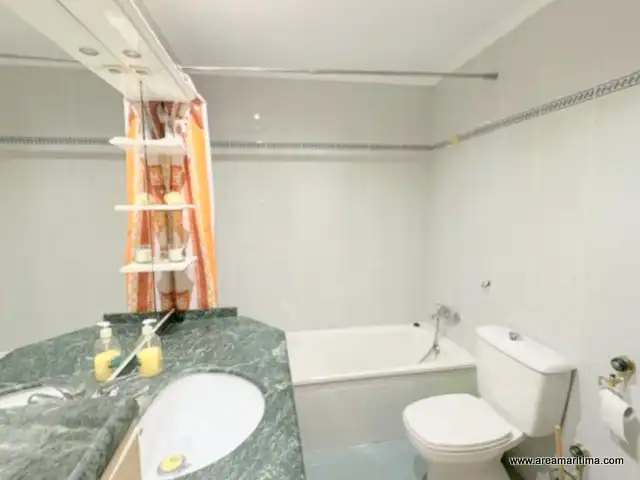Bathroom of Flat for rent in Paterna  with Air Conditioner, Furnished and Balcony