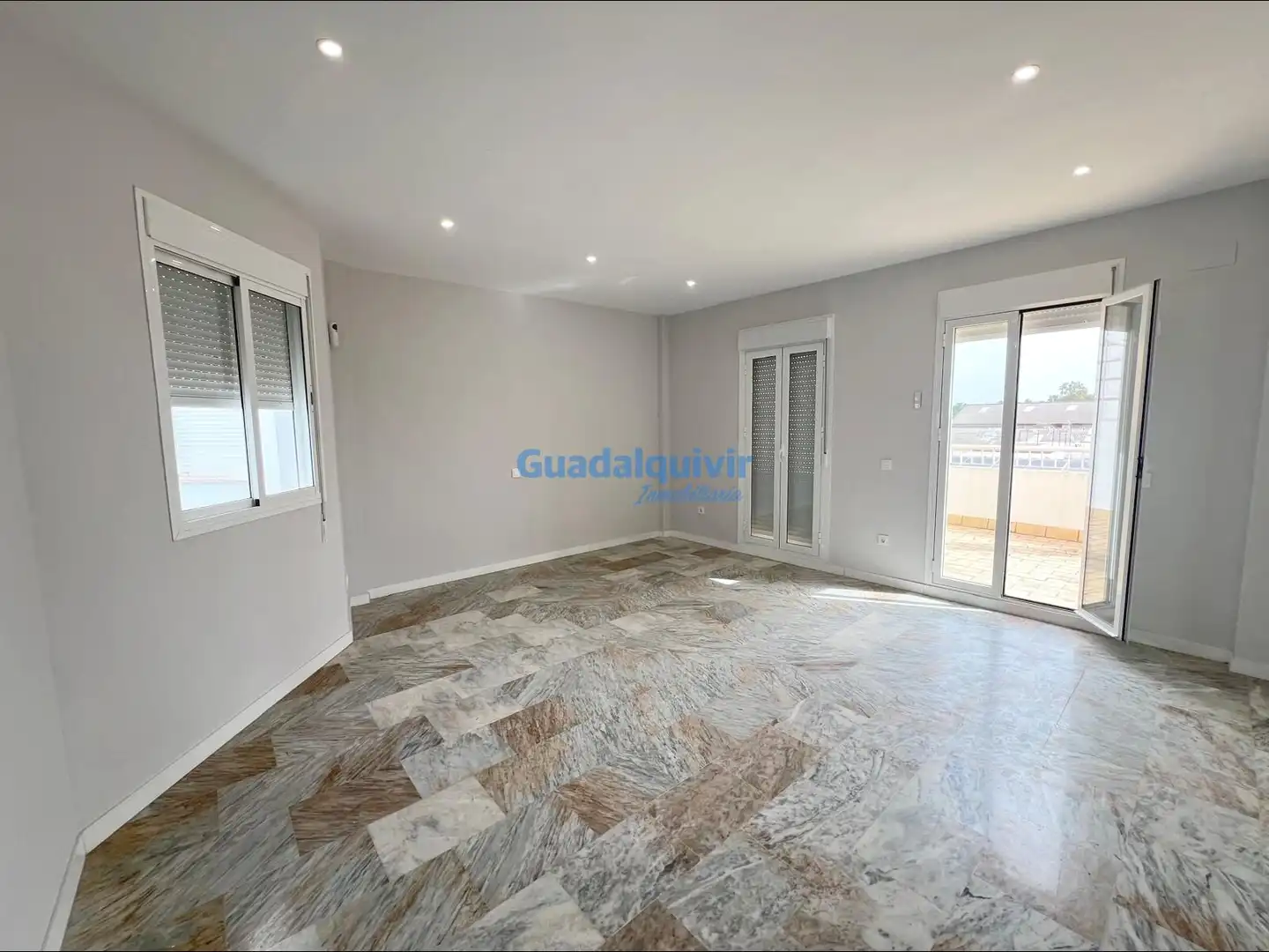 Sala d'estar de Àtic en venda en Dos Hermanas amb Aire condicionat i Terrassa