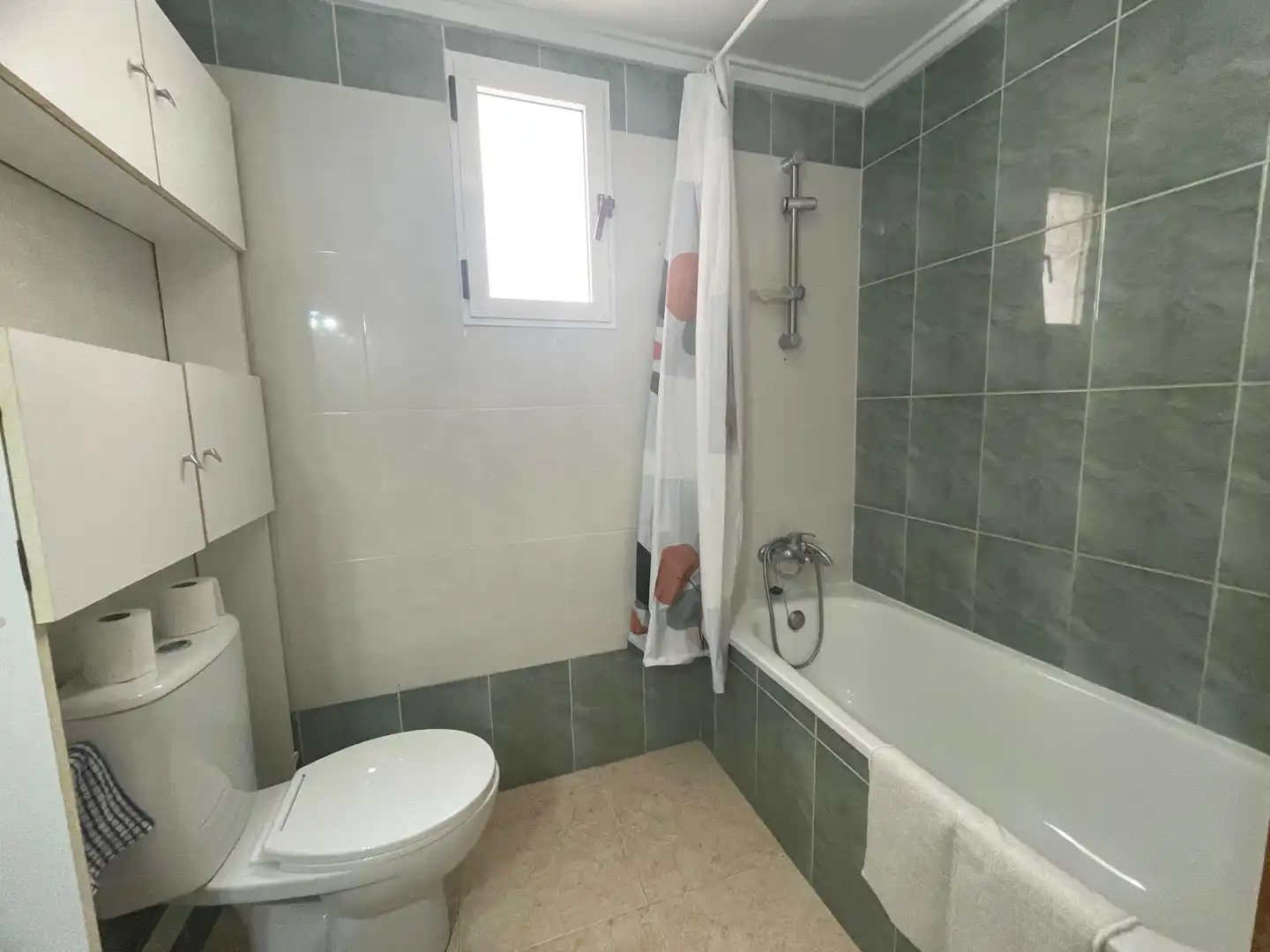 Badezimmer von Wohnung zum Verkauf in Torrevieja mit Klimaanlage, Heizung und Terrasse