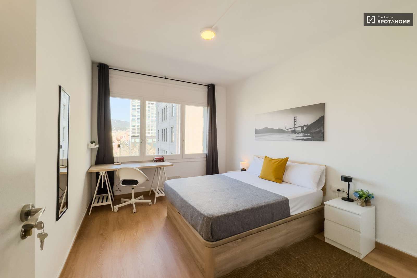 Bedroom of Flat to share in  Barcelona Capital  with Air Conditioner, Heating and Terrace