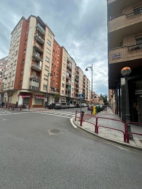 Vista exterior de Pis en venda en  Logroño amb Calefacció i Terrassa
