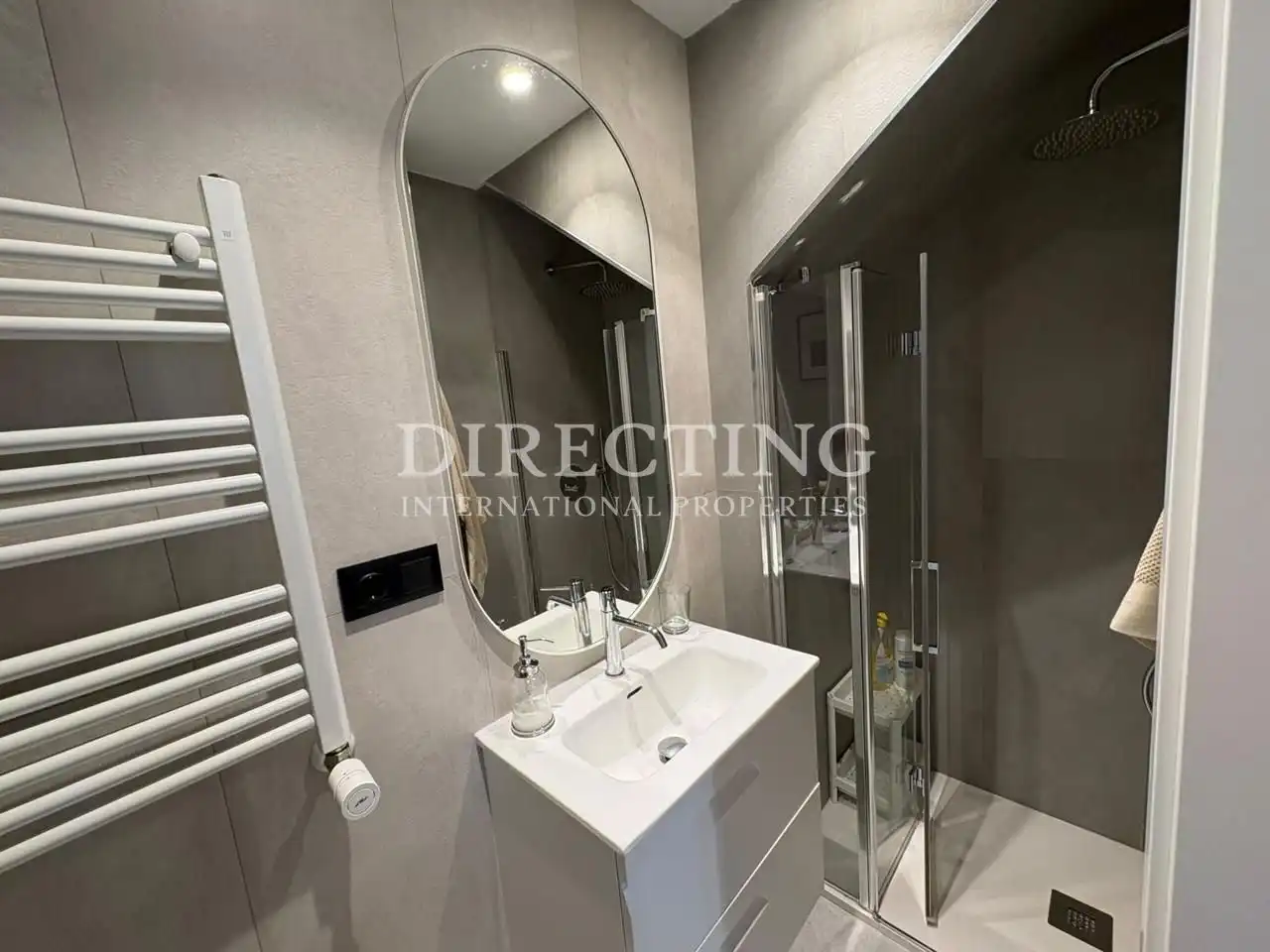 Bathroom of Attic for rent in Barrio de Salamanca