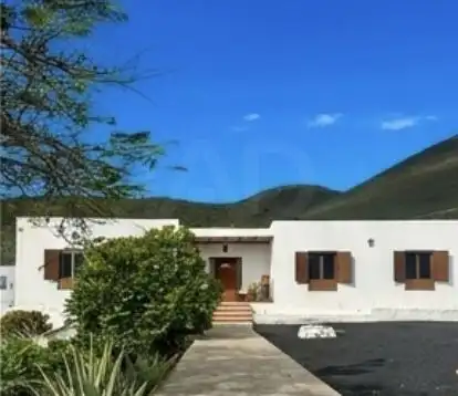 Vista exterior de Casa o chalet en venta en Haría con Calefacción