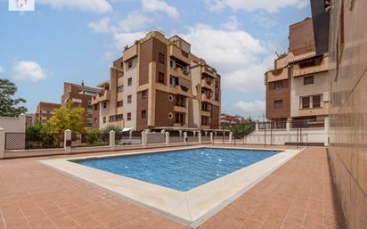 Piscina de Àtic en venda en  Granada Capital amb Aire condicionat, Terrassa i Balcó