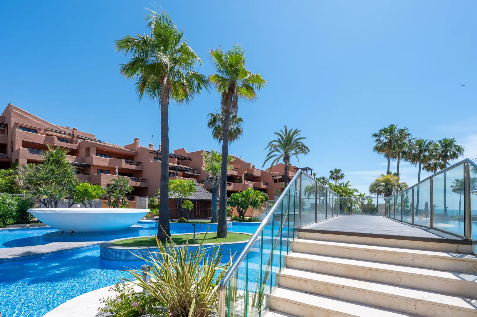 Piscina de Apartamento de alquiler en Estepona con Aire acondicionado, Terraza y Piscina