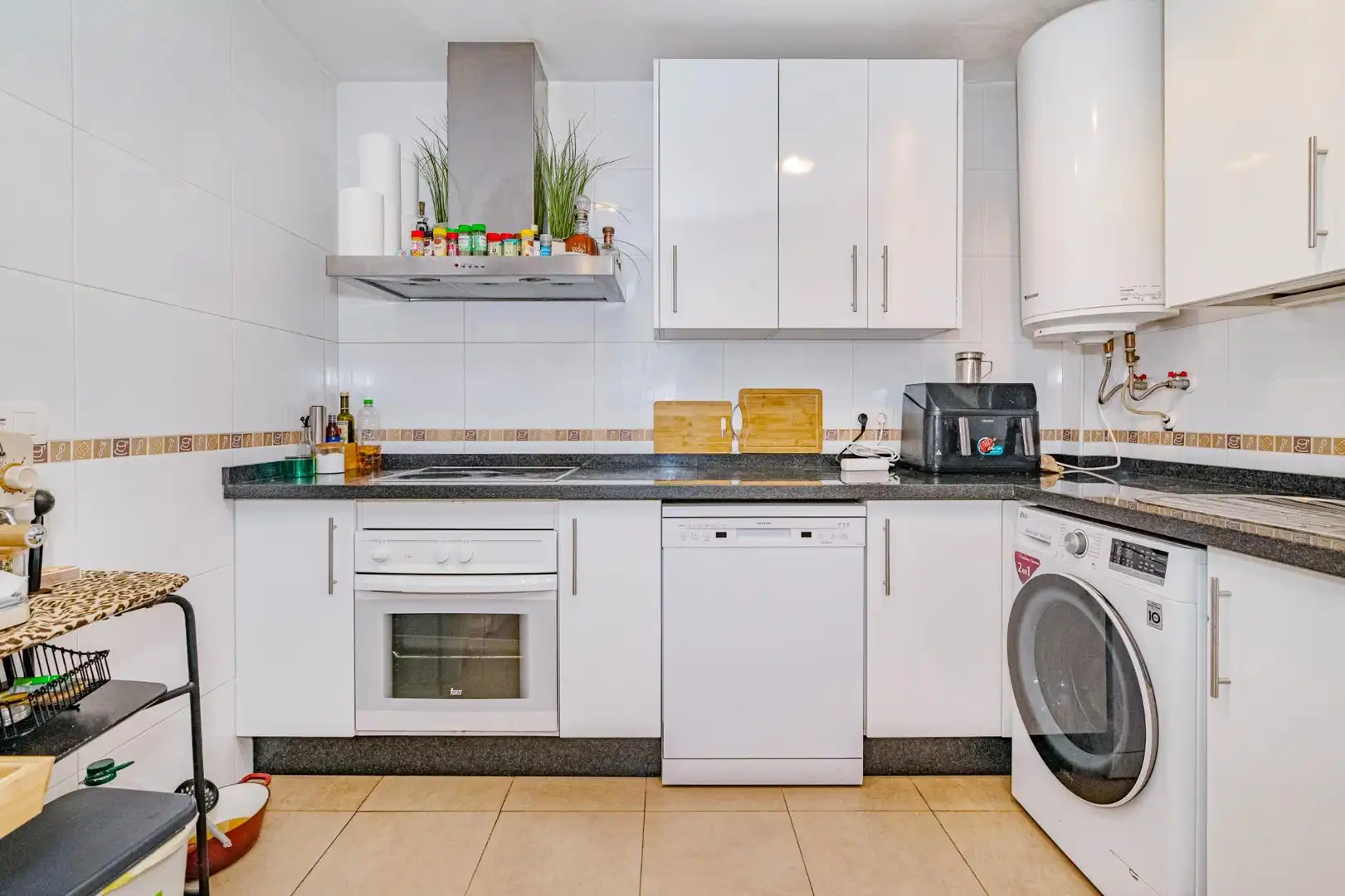 Küche von Maisonette zum Verkauf in Granada mit Klimaanlage, Heizung und Möbliert