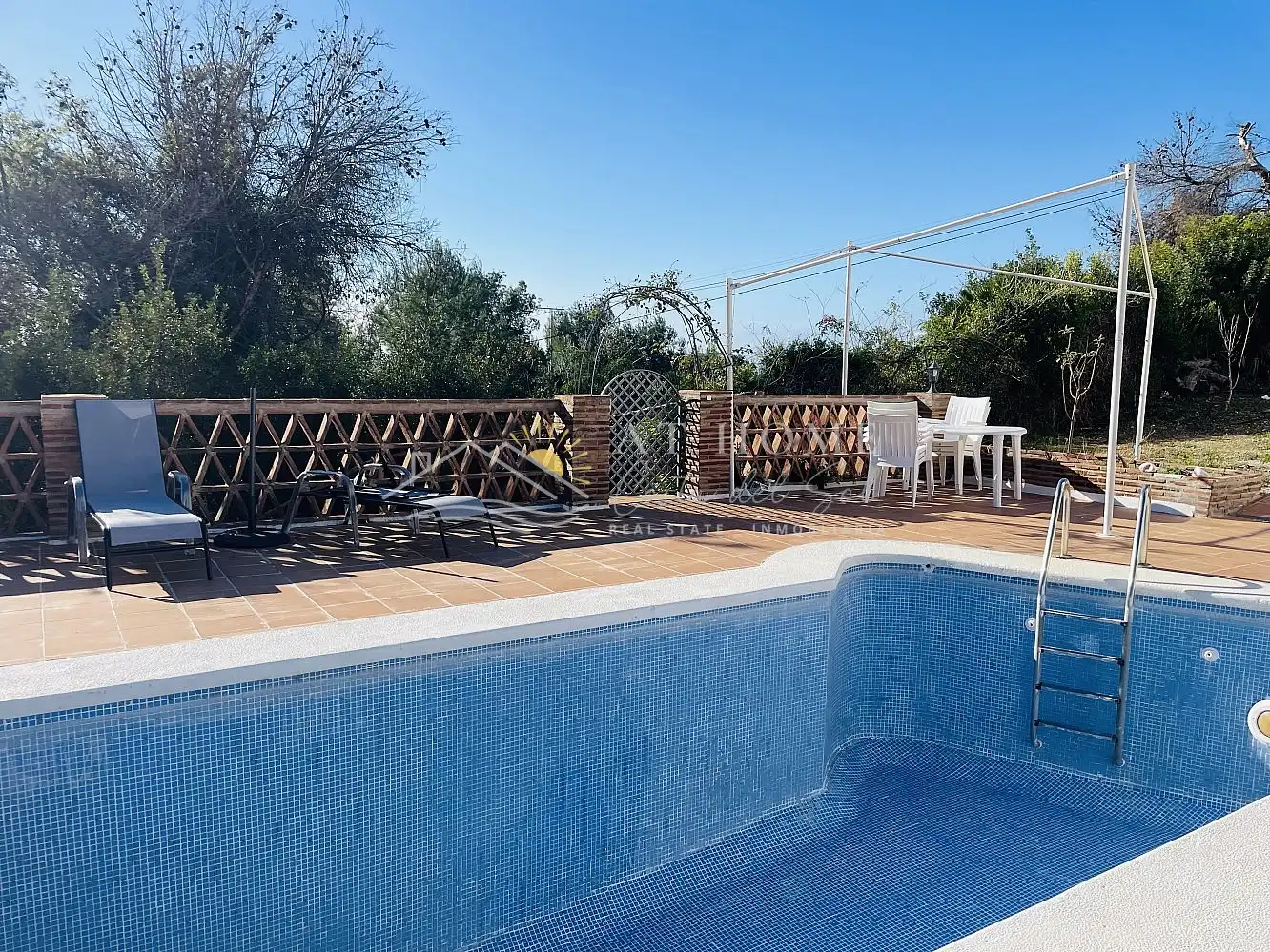 Piscina de Apartamento de alquiler en Nerja con Terraza y Piscina