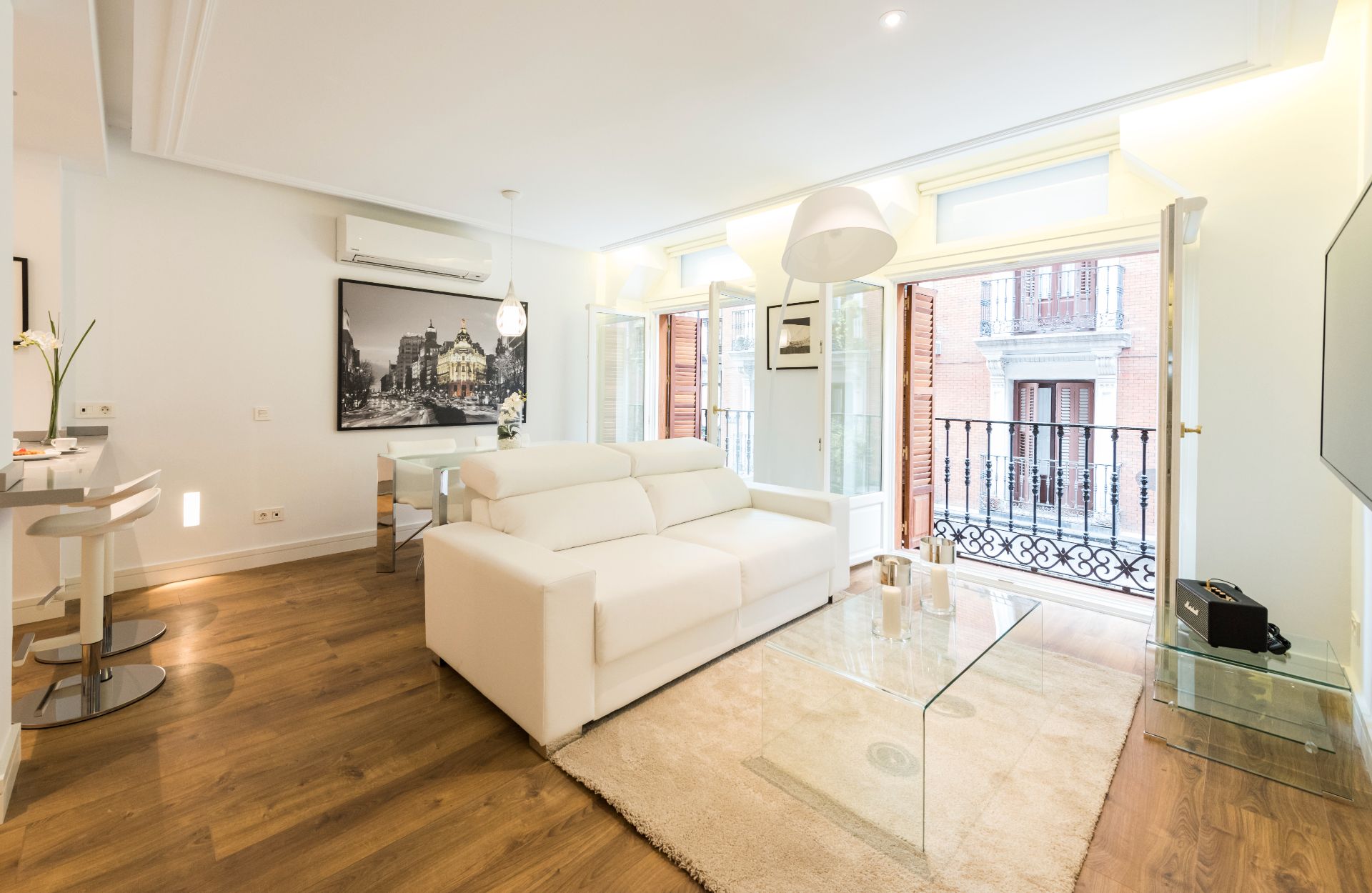 Sala de estar de Apartamento de alquiler en  Madrid Capital con Aire acondicionado, Calefacción y Amueblado