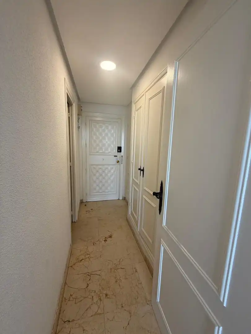 Wohnung zum Verkauf in Torremolinos mit Klimaanlage, Terrasse und Gemeinschaftspool