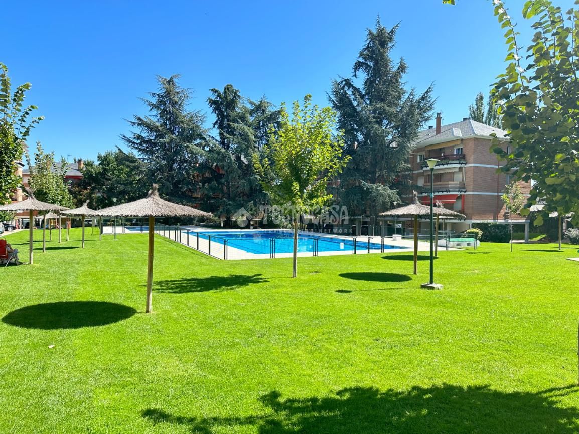 Swimming pool of Flat for sale in Galapagar  with Heating, Terrace and Community pool