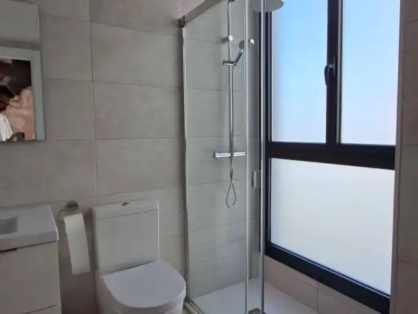 Badezimmer von Wohnung zum Verkauf in  Tarragona Capital mit Klimaanlage, Terrasse und Schwimmbad