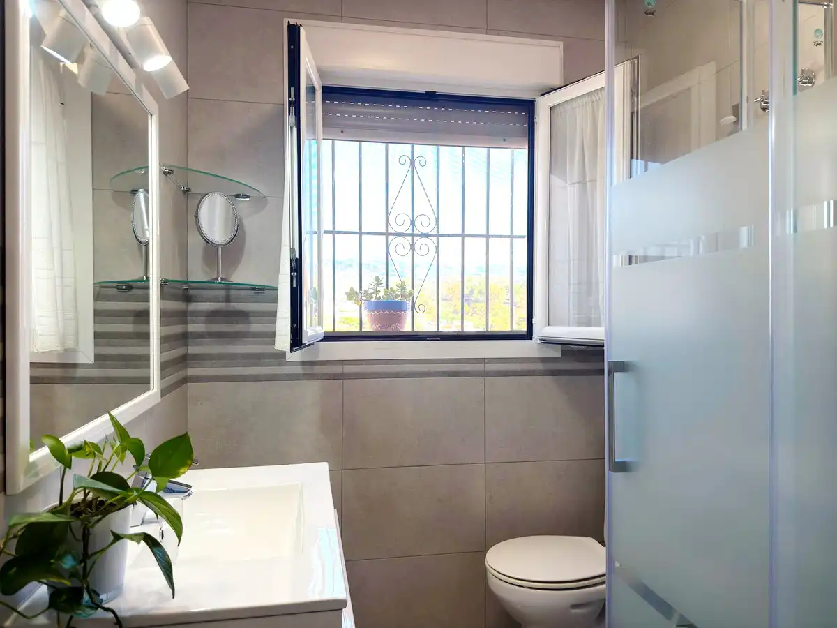 Badezimmer von Wohnung zur Miete in Almuñécar mit Möbliert