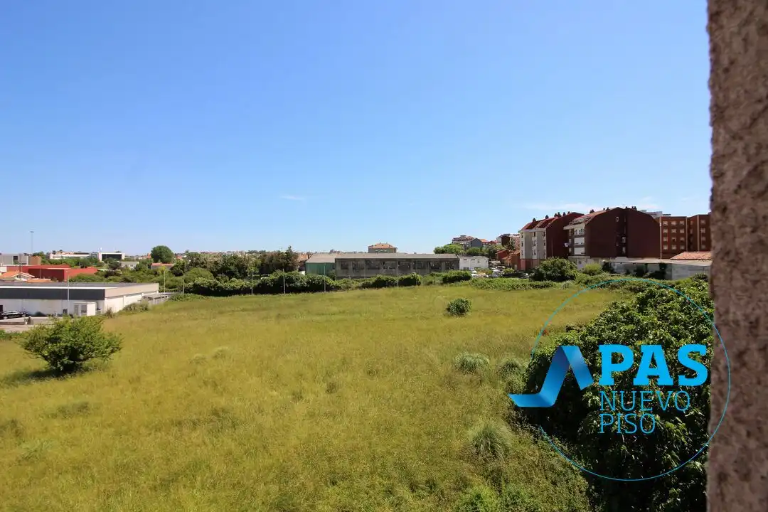 Piso en venta en Santander con Calefacción, Trastero y Amueblado