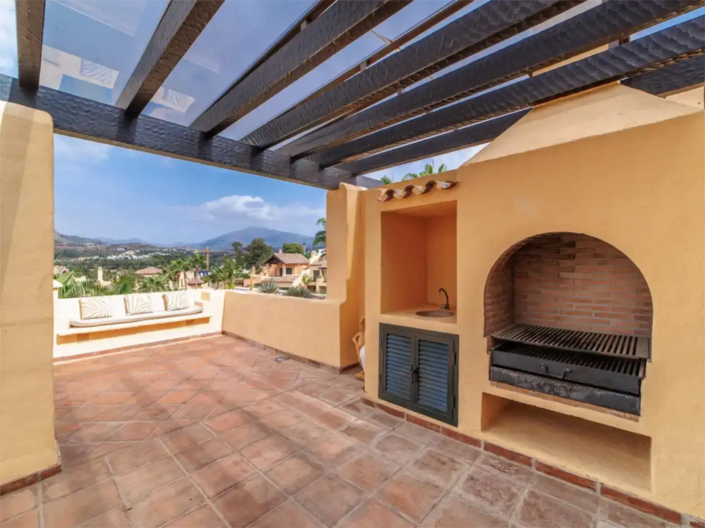 Terrasse von Dachboden zum Verkauf in Estepona mit Klimaanlage