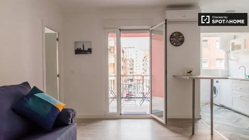 Flat with terrace to rent in Algirós