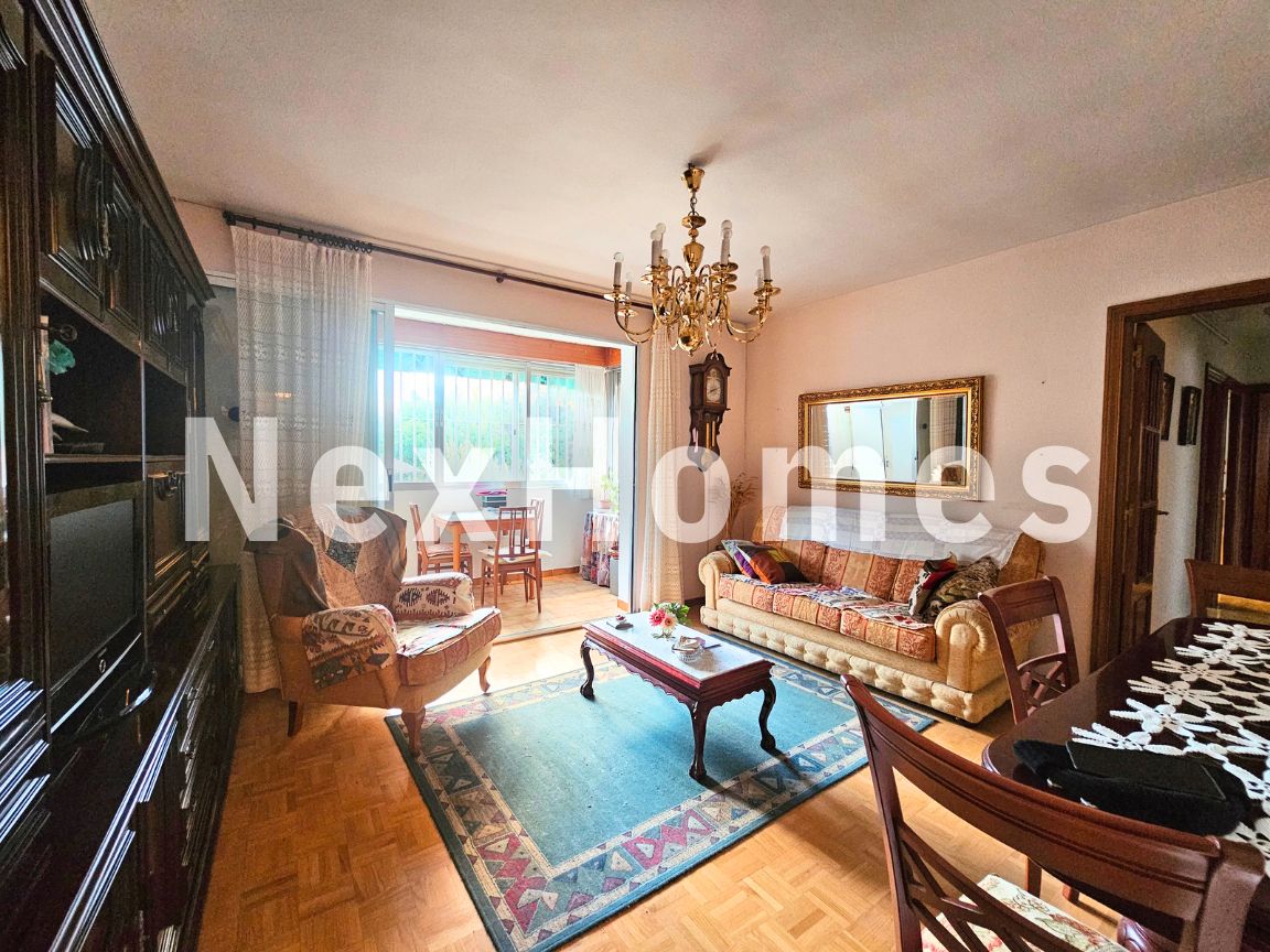 Living room of Flat for sale in  Madrid Capital  with Heating, Private garden and Terrace