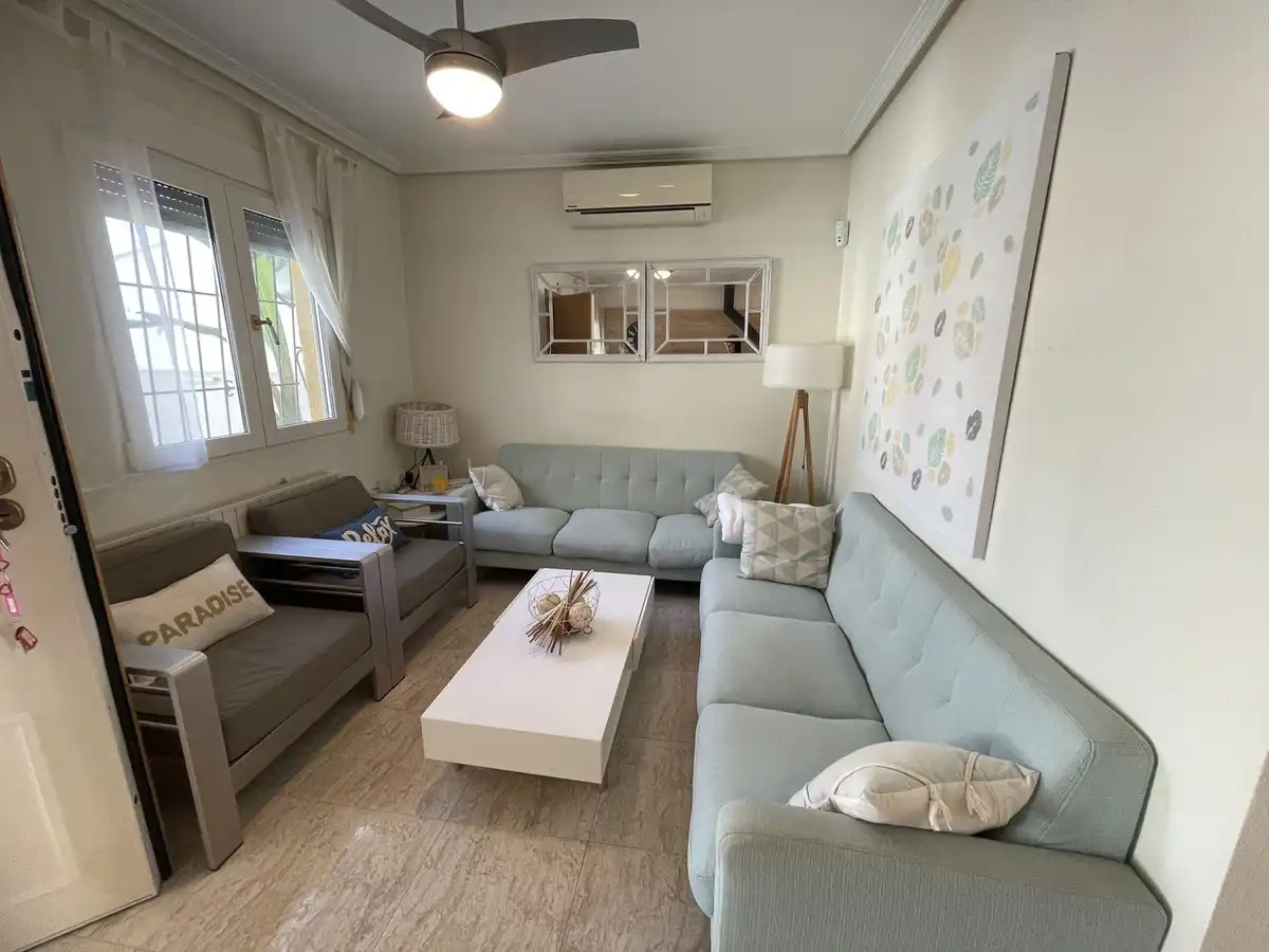 Sala d'estar de Casa o xalet en venda en Pilar de la Horadada amb Aire condicionat, Jardí privat i Terrassa