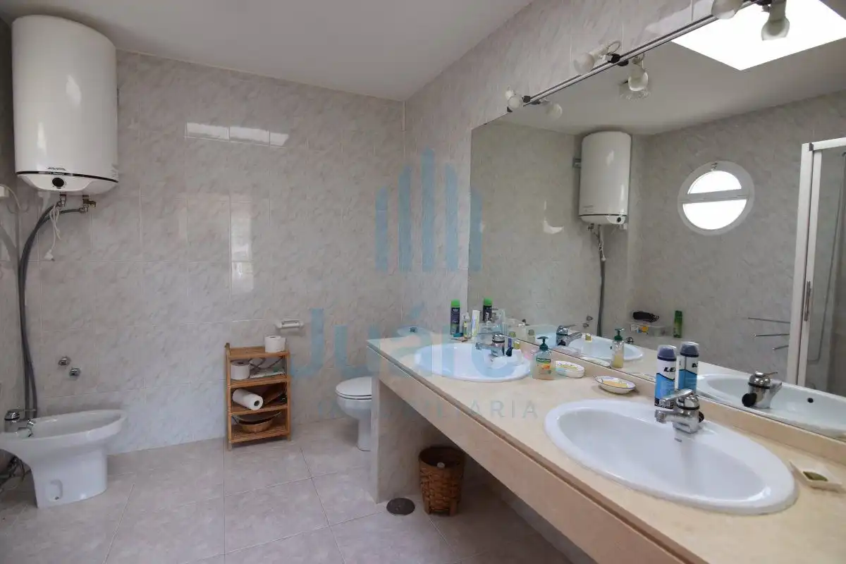 Bathroom of Houses for sale in Mutxamel  with Air Conditioner, Heating and Parquet flooring