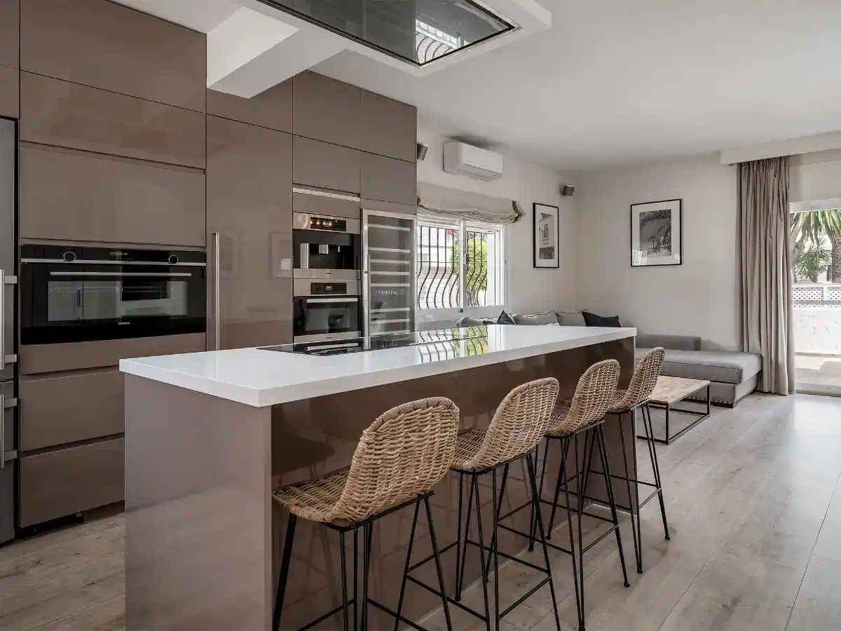 Küche von Wohnung zur Miete in Marbella mit Klimaanlage, Privatgarten und Parkett