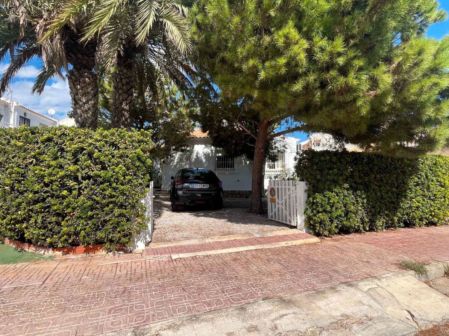 Vista exterior de Casa o xalet en venda en Orihuela amb Aire condicionat, Calefacció i Terrassa