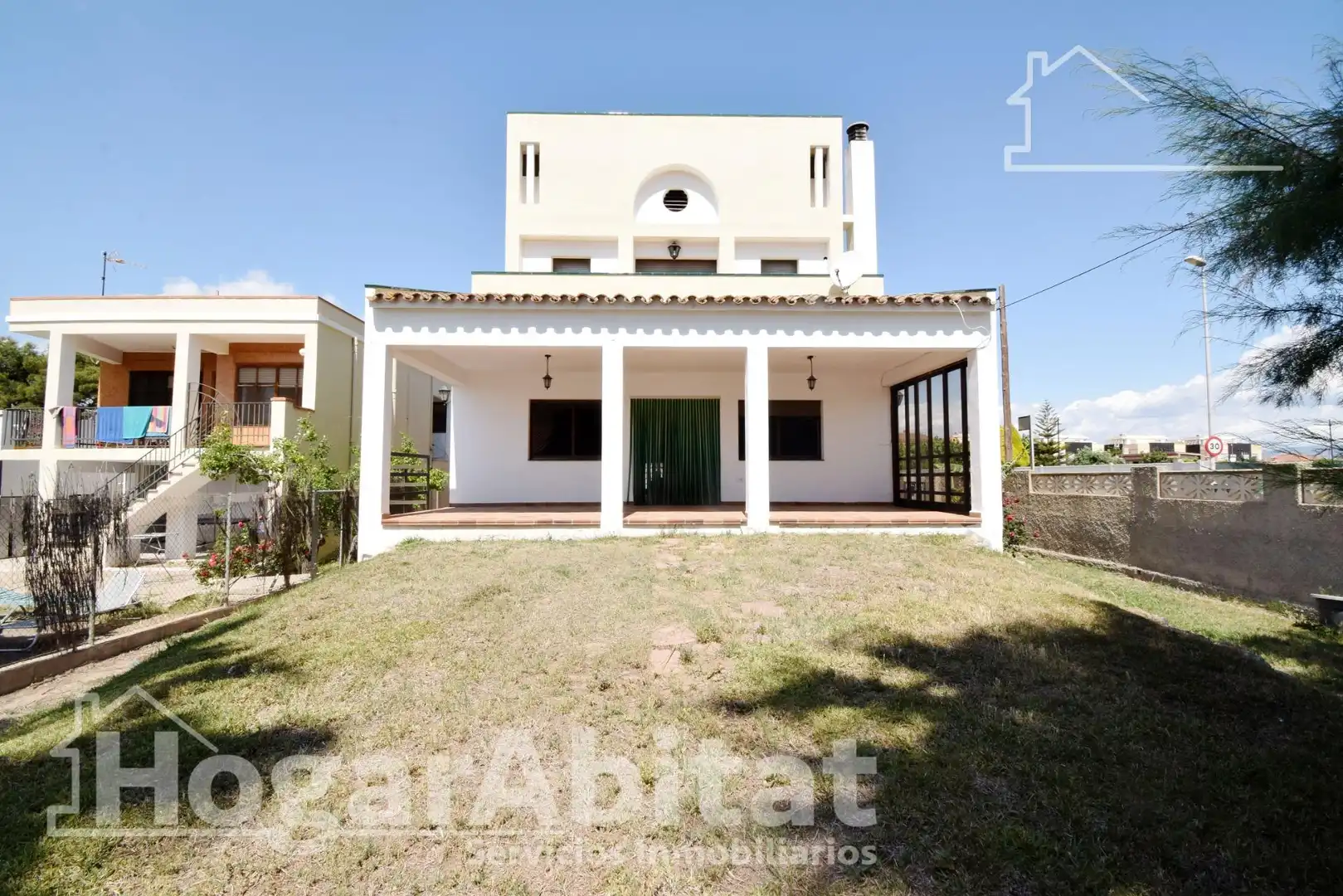 Vista exterior de Casa o xalet en venda en Almazora / Almassora amb Jardí privat, Terrassa i Traster
