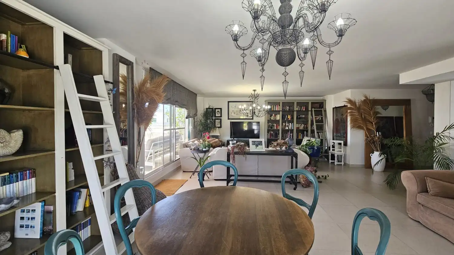 Menjador de Apartament de lloguer en Sotogrande amb Aire condicionat, Calefacció i Terrassa