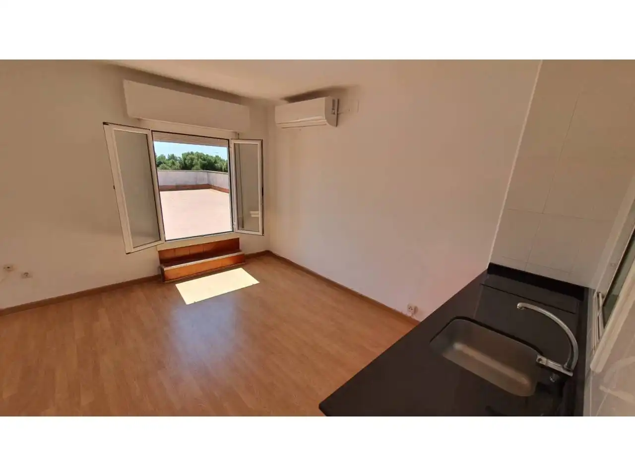 Balcony of Apartments for sale in Vilanova i la Geltrú  with Air Conditioner and Parquet flooring