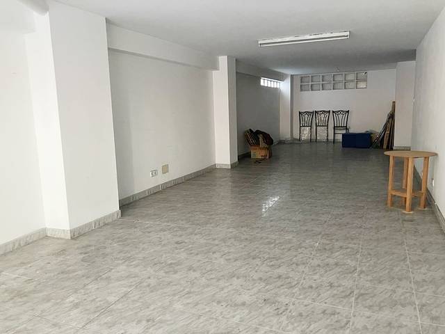 Local comercial en Venta en Avenida Peruleiro, 11 en Agra del Orzán - Ventorrillo