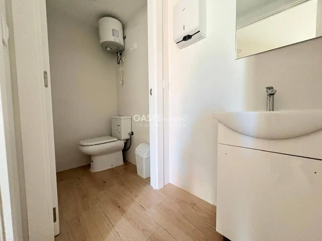 Badezimmer von Geschaftsraum zum Verkauf in La Manga del Mar Menor mit Klimaanlage