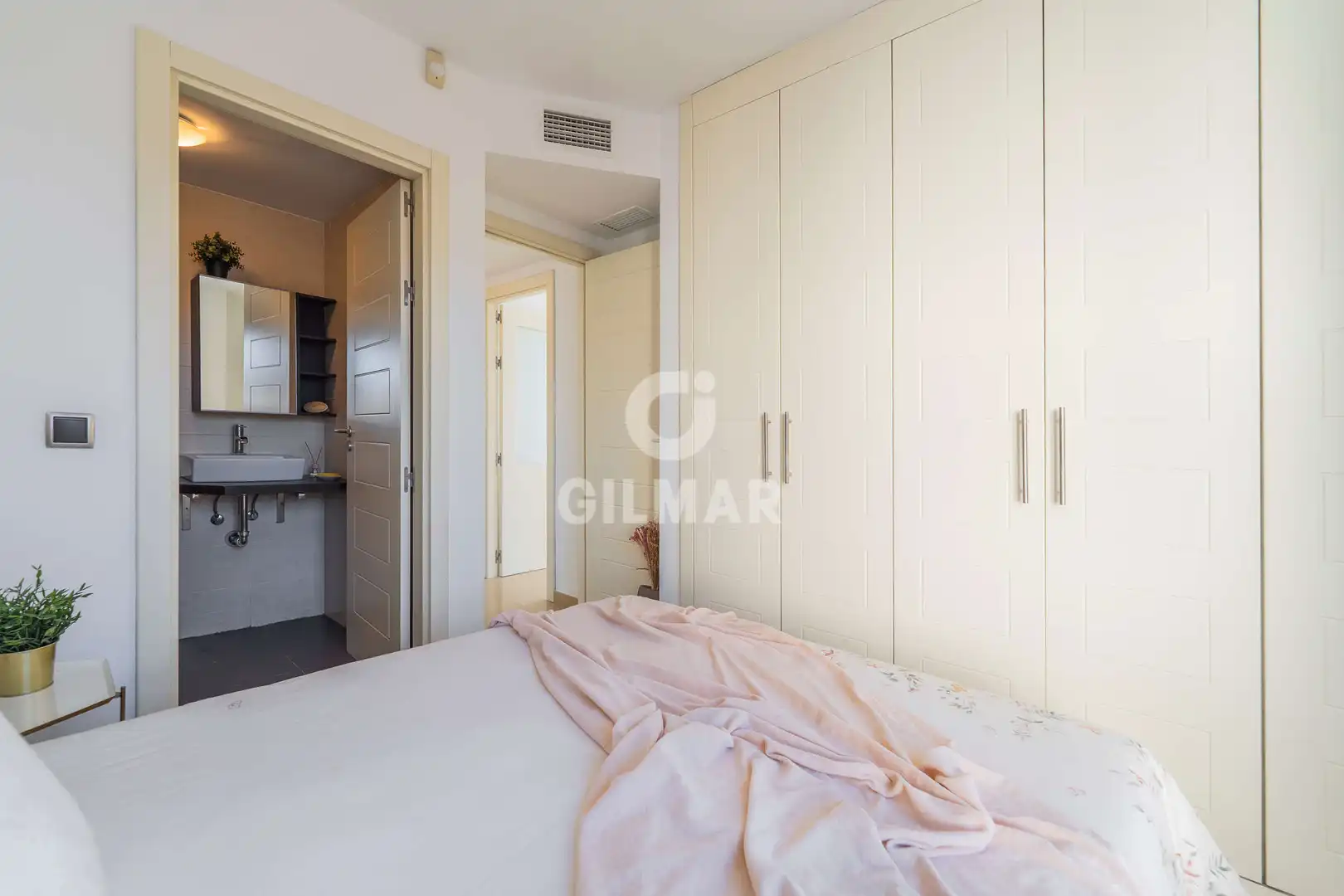 Habitación de Piso en venta en Madrid con Calefacción y Trastero