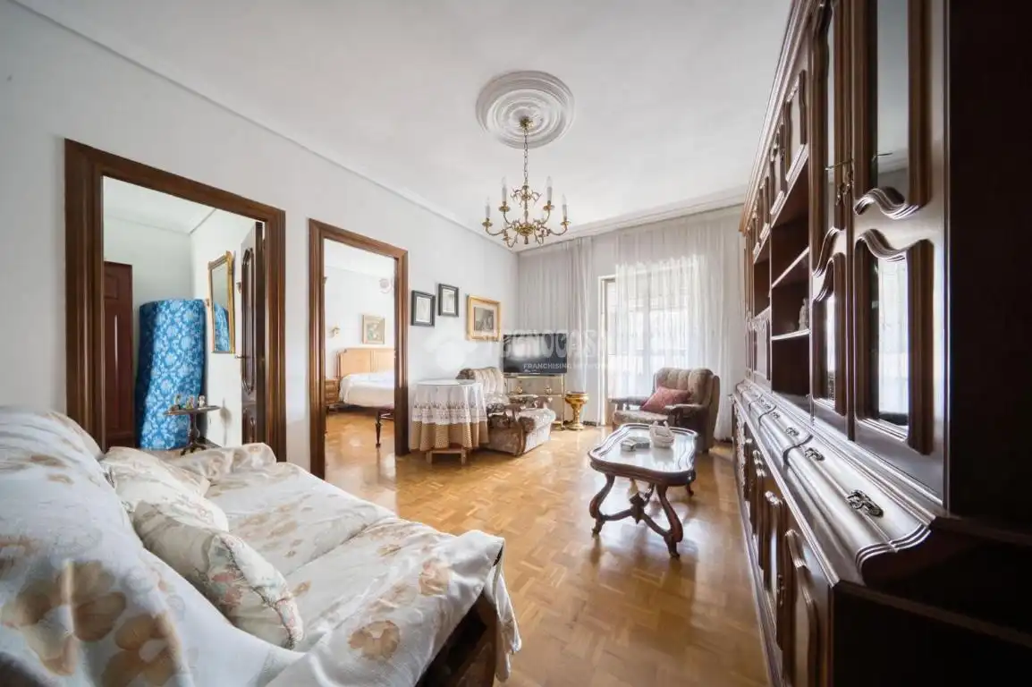 Sala de estar de Piso en venta en Valladolid con Calefacción, Parquet y Terraza