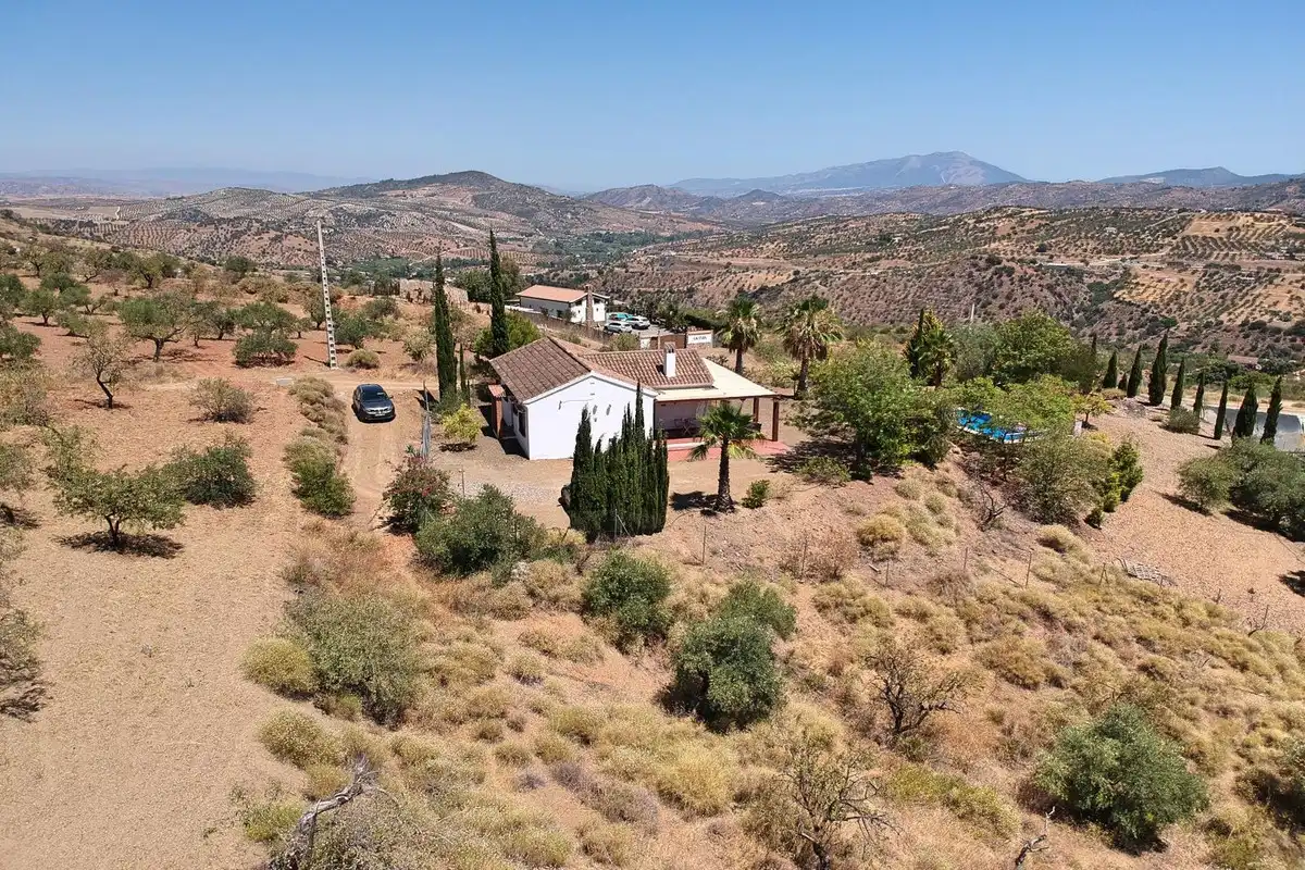 Vista exterior de Finca rústica en venda en Tolox amb Jardí privat, Terrassa i Piscina
