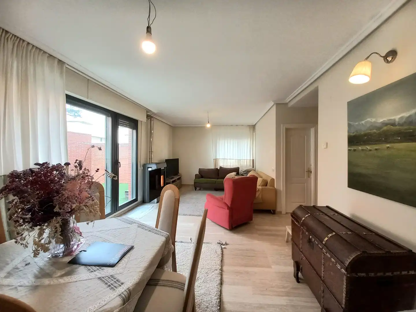 Sala d'estar de Casa adosada en venda en Burgos amb Jardí privat