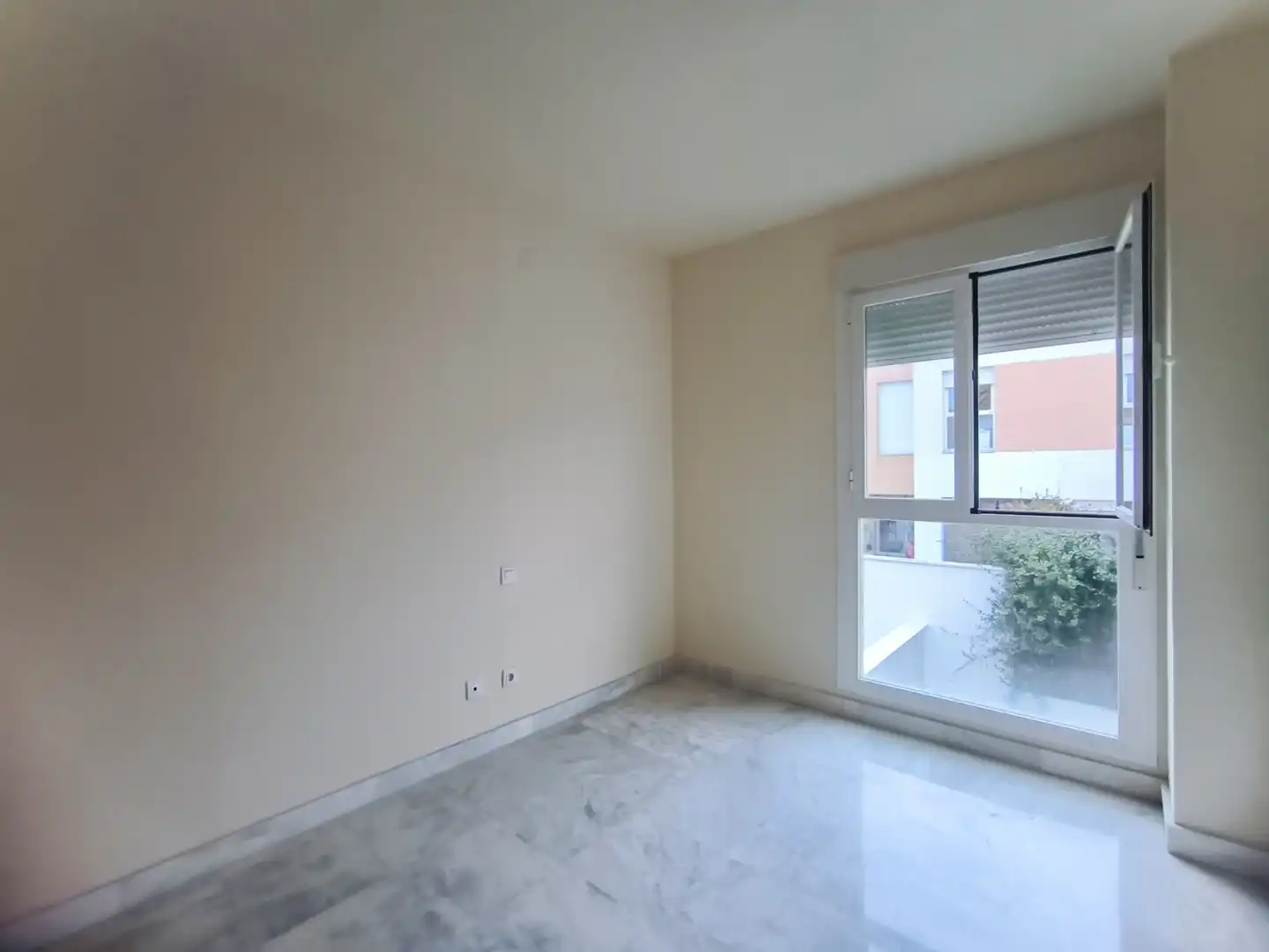 Habitación de Casa adosada en venta en Espartinas con Terraza