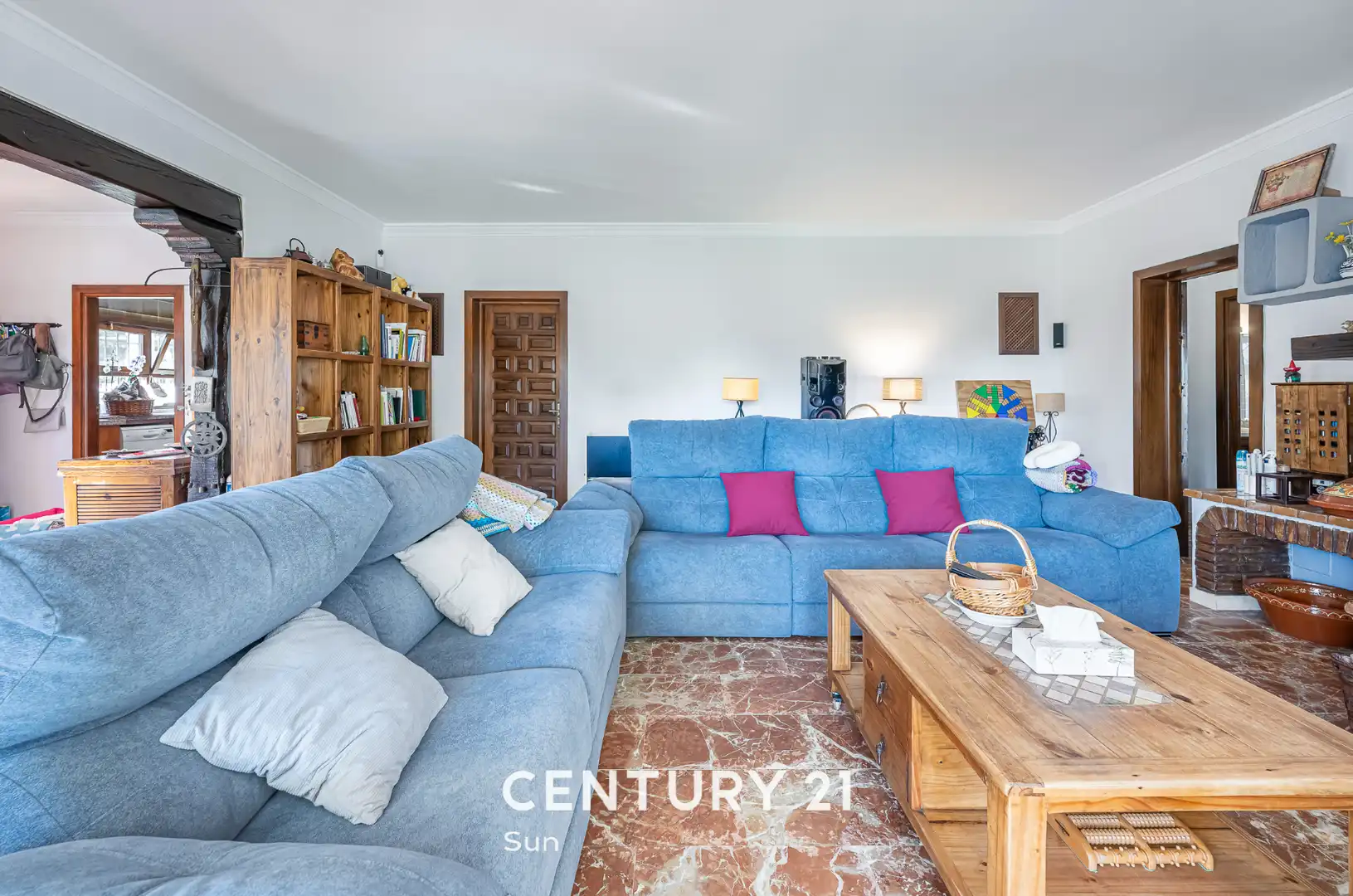 Wohnzimmer von Country house zum Verkauf in Marbella mit Privatgarten und Balkon