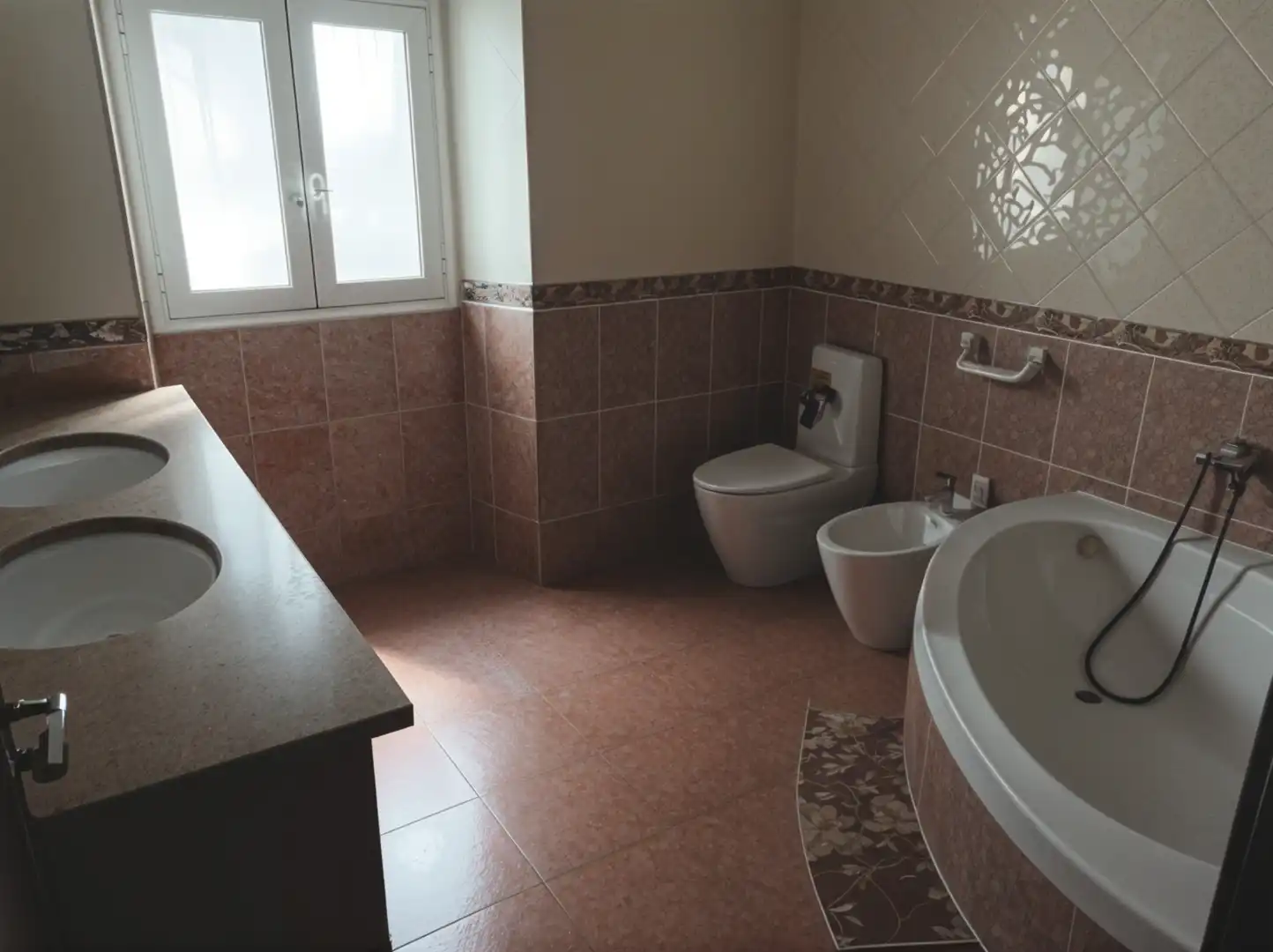 Badezimmer von Einfamilien-Reihenhaus zum Verkauf in L'Arboç mit Heizung, Terrasse und Ofen
