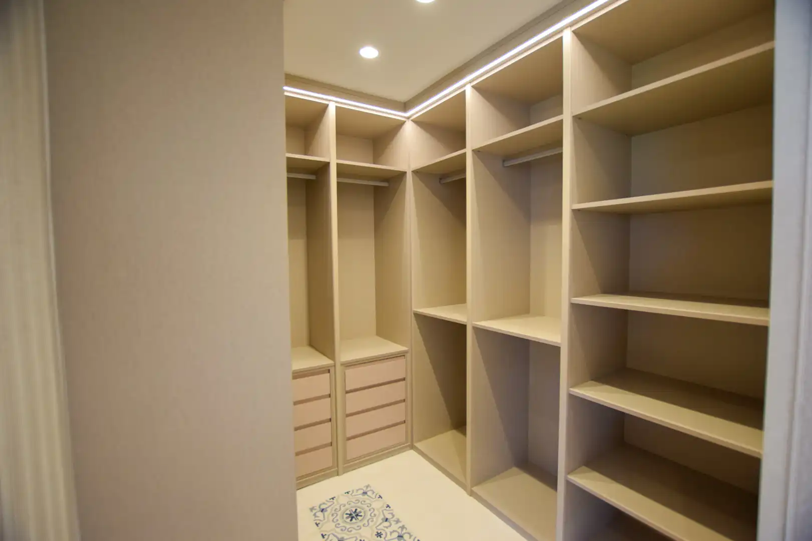 Bedroom of Detached homes for sale in Pozuelo de Alarcón  with Air Conditioner, Heating and Private garden
