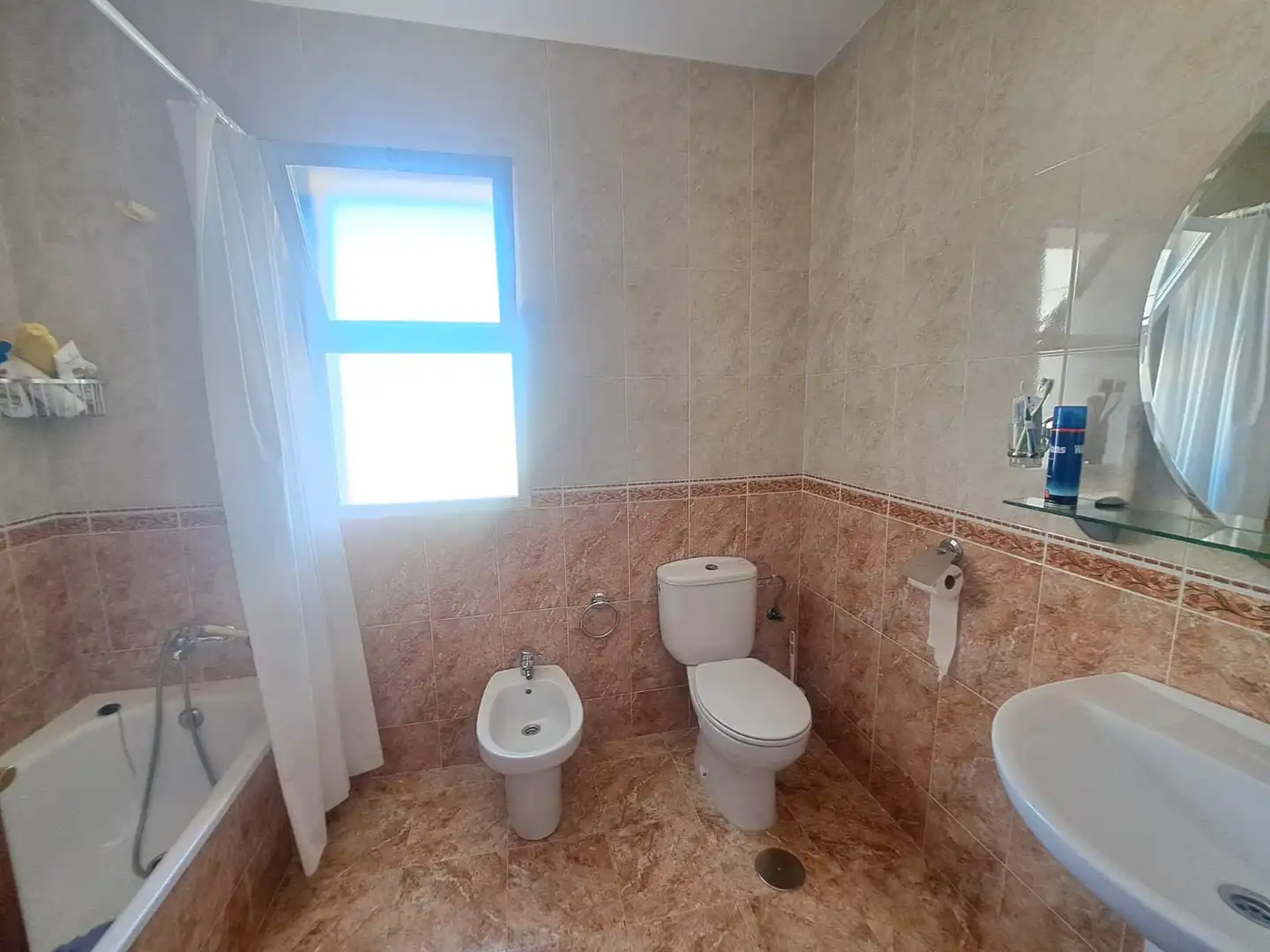 Baño de Casa adosada en venta en Casar de Cáceres con Calefacción y Amueblado