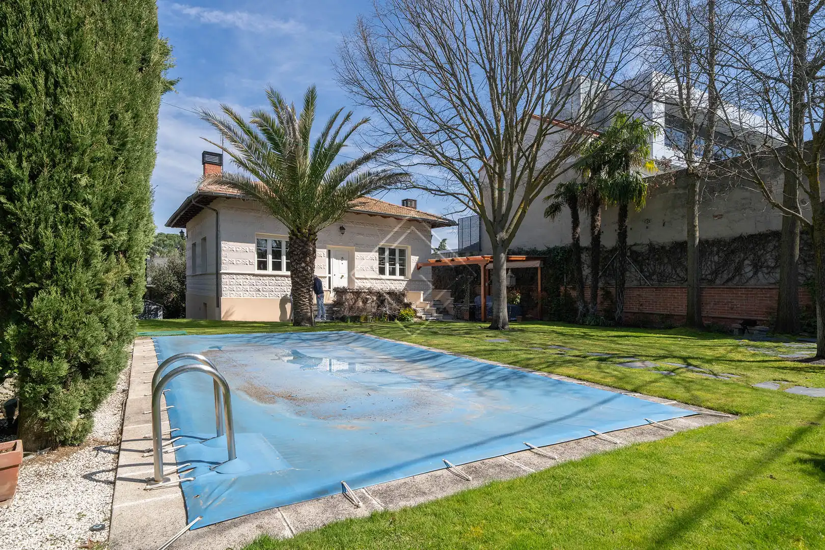 Swimming pool of Houses for sale in Madrid  with Air Conditioner, Heating and Private garden