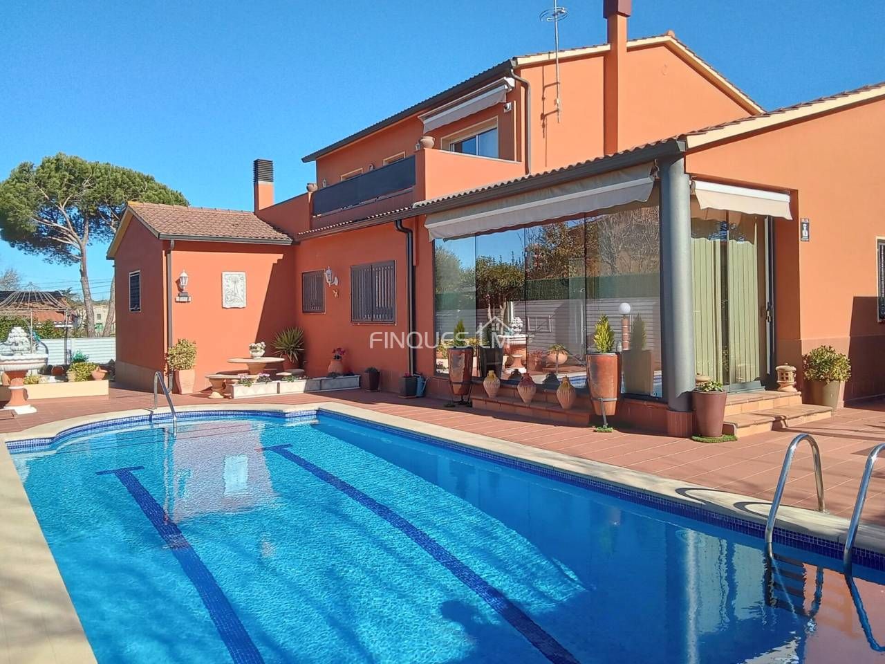 Vista exterior de Casa o xalet en venda en Vidreres amb Aire condicionat, Calefacció i Jardí privat