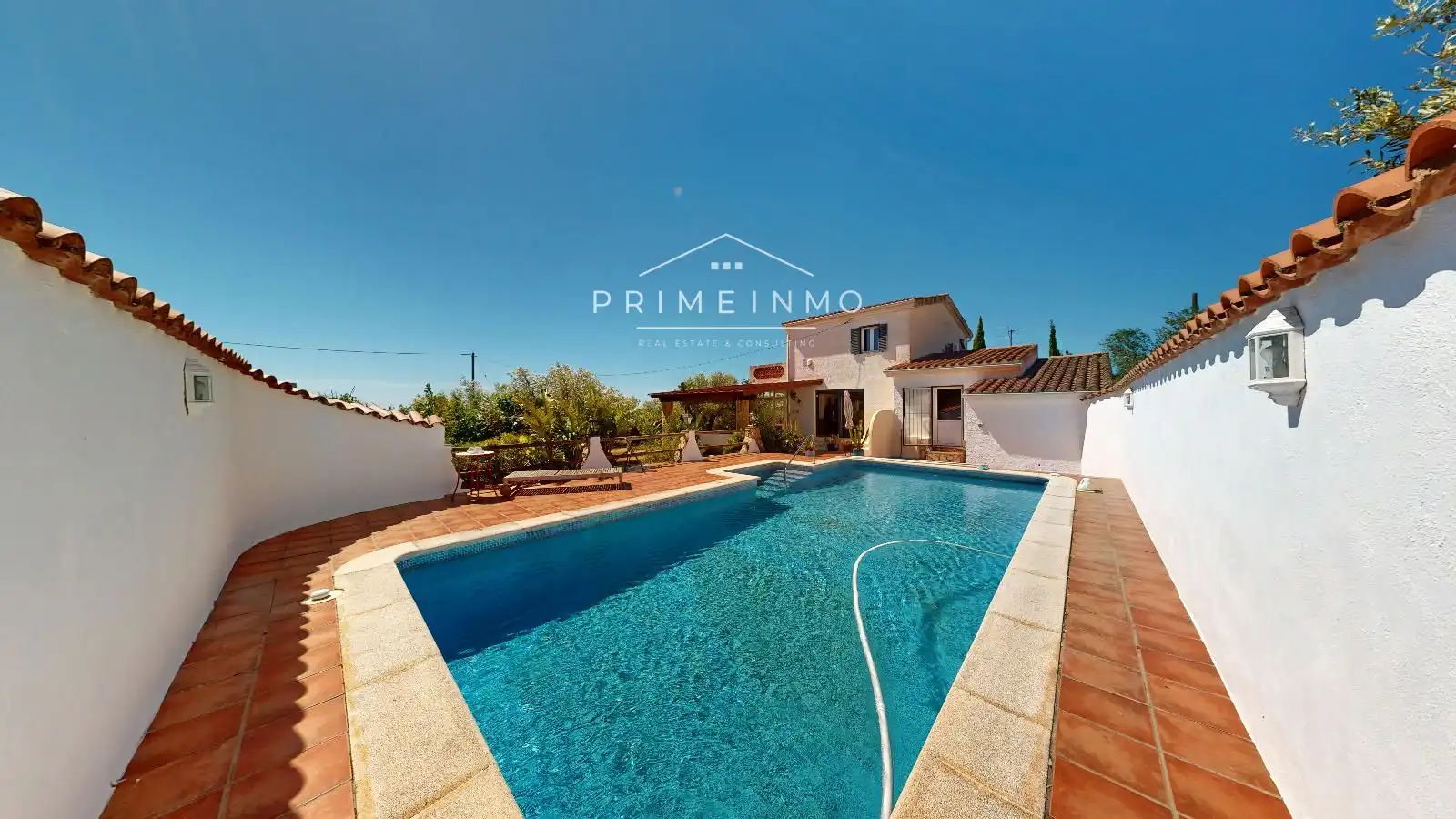 Vista exterior de Finca rústica en venda en L'Ampolla amb Terrassa, Traster i Piscina