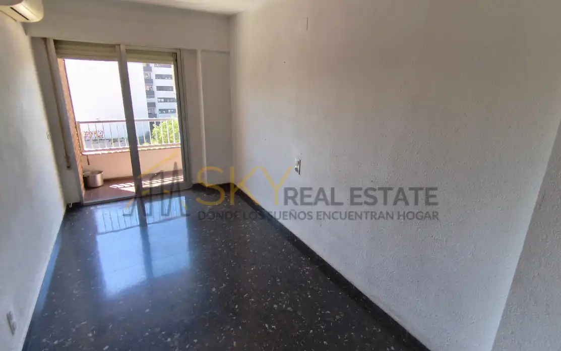 Bedroom of Flat for sale in Valencia  with Air Conditioner, Heating and Terrace