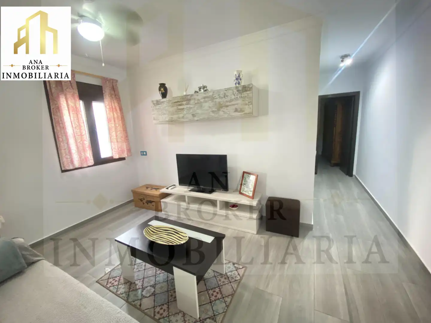 Sala d'estar de Casa o xalet en venda en Ronda amb Aire condicionat, Terrassa i Moblat