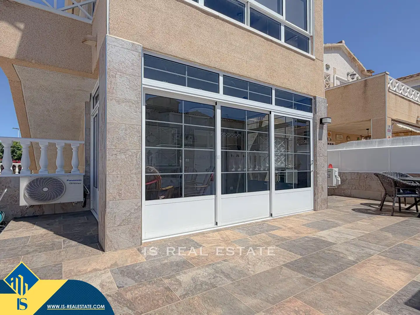 Vista exterior de Casa o chalet en venta en Torrevieja con Terraza, Amueblado y Piscina comunitaria