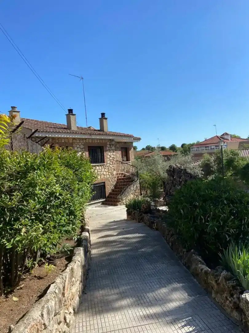 Vista exterior de Casa o xalet en venda en Mondéjar