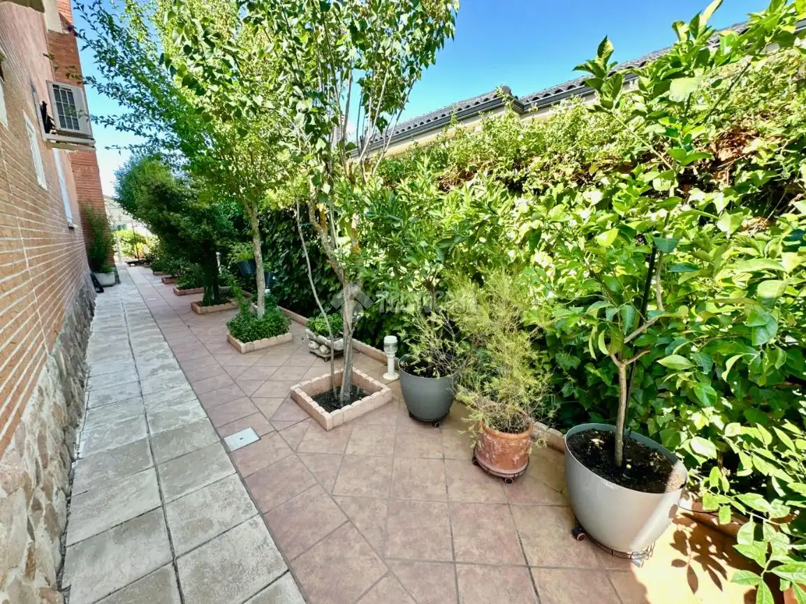 Jardí de Casa o xalet en venda en Pioz amb Aire condicionat, Calefacció i Moblat